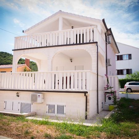 Take It Easy Apartments สลาทิเน ภายนอก รูปภาพ