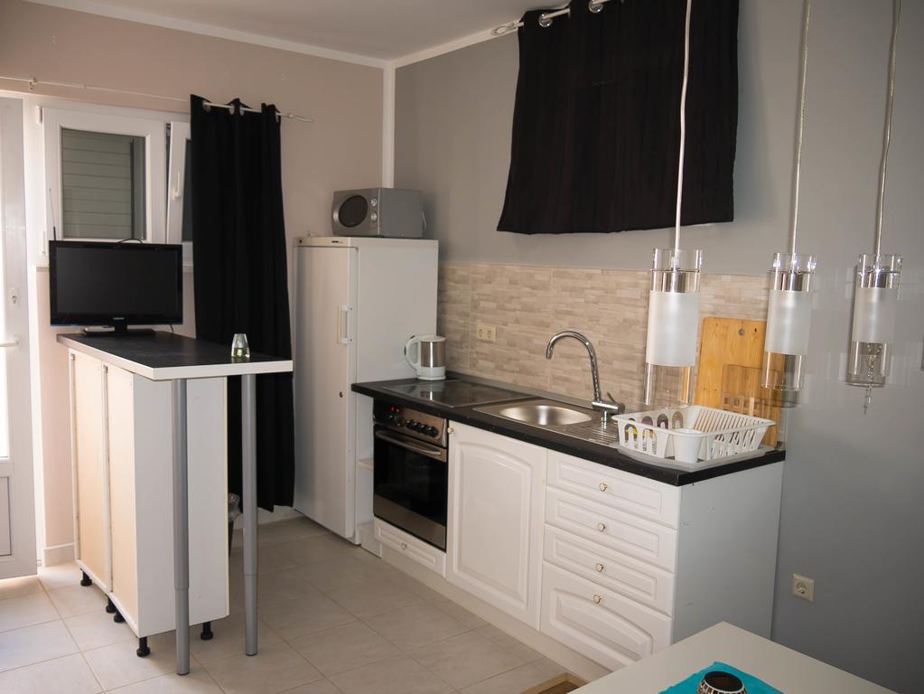 Take It Easy Apartments สลาทิเน ภายนอก รูปภาพ